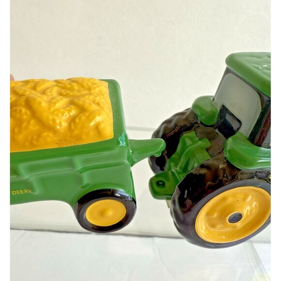 Vintage John Deere Tractor Hay Trailer Salt Pepper Shakers Porcelain/Ceramic - Picture 8 of 12